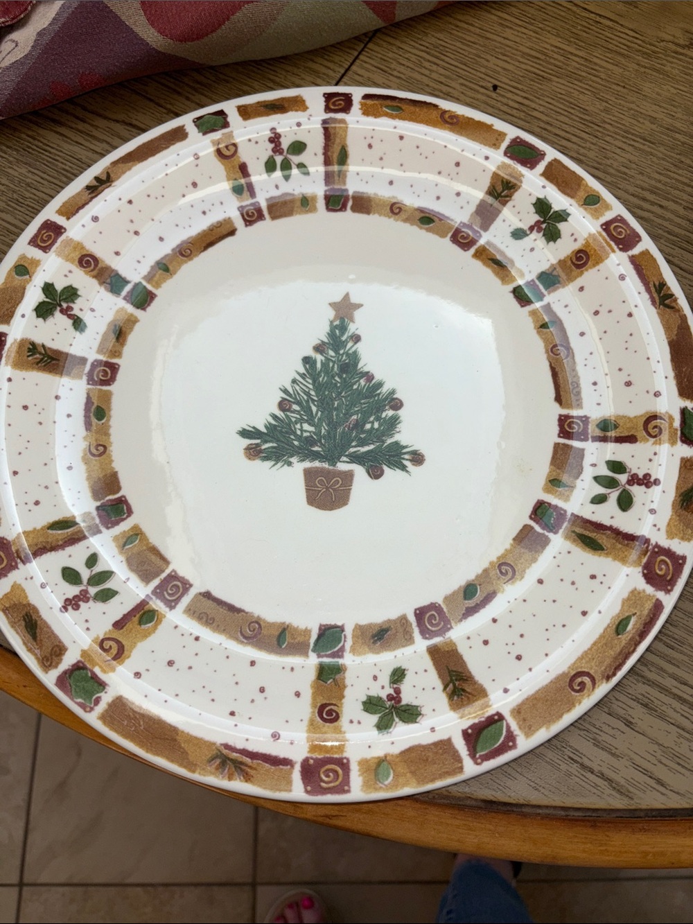 Pier 1 Ceramic Dinner Plate in White, Green & Gold Holiday Tree Design